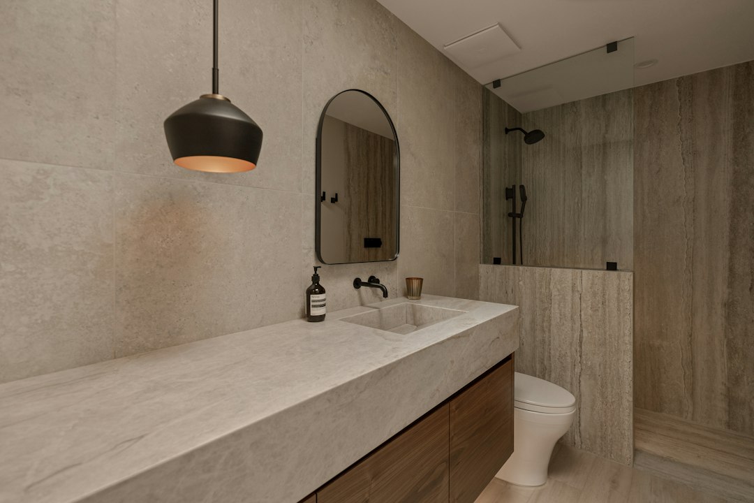 Plan de travail salle de bain : beau et pratique